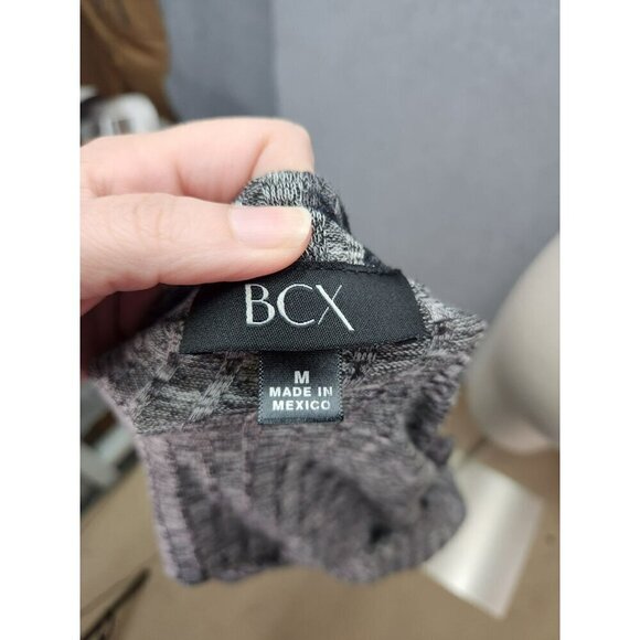 Cold Shoulder Black & White Paisley Long Sleeve Top By BCX - Size M - Picture 4 of 4